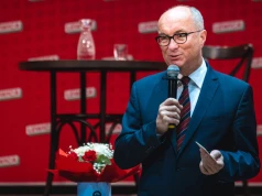 Czarzasty w Radomiu: „Słychać wycie – znakomicie”. Przed Resursą pojawili się protestujący