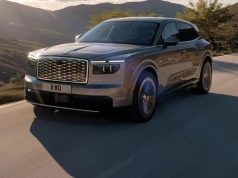 888 KM i 1350 Nm. Bentley pokazał swój pierwszy taki samochód