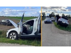 Wola Skarbkowa: Groźna kolizja dwóch aut. Jedno zjechało do rowu, drugie na pole