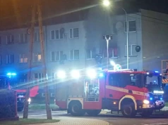 Pożar mieszkania w Ciechanowie. Ewakuacja, duże straty i jedna osoba zatrzymana