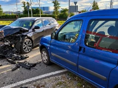 Zderzenie dwóch samochodów w Ruchennej. Trzy osoby uczestniczyły w zdarzeniu