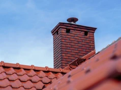 Klinkier na kominie - kiedy warto go zastosować i jak wykonać okładzinę krok po kroku