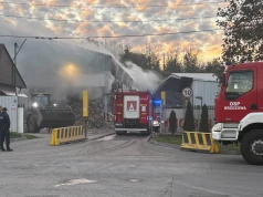 Pożar na terenie firmy w Karsach. W akcji 10 zastępów straży pożarnej