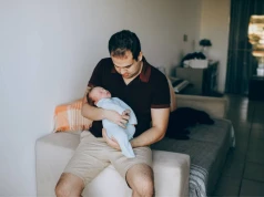 Ojciec wychodzi po kłótni i nikt nie pyta o dzieci. Matka robi to samo i jest "wyrodna"