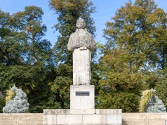 Miejski konserwator zabytków chce remontu m.in. pomnika Adama Mickiewicza