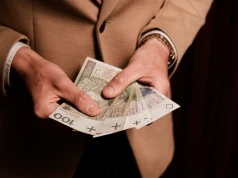 Polska waluta słabnie. Co działa dziś na niekorzyść złotego?