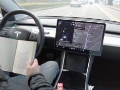 Tesla dostała zgodę na autonomiczną jazdę po Czechach. Czas na Polskę?