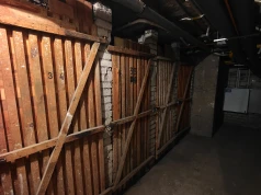 Aplikacja, piwnica i grube ściany. Eksperci wyjaśniają, jak znaleźć bezpieczne miejsce po alercie RCB