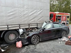 Skoda uderzyła w tył ciężarówki na S1. 27-latek w ciężkim stanie