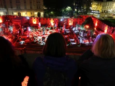 To miejsce po zmroku zachwyca. Ogrody Królewskie na Wawelu w niezwykłej odsłonie