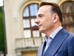 Trzy mieszkania, działki rodziny i „stary układ”. Łukasz Gibała odpowiada na zarzuty…