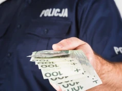 58-latka myślała, że pomaga policji. Wypłaciła 50 tys. zł, mundurowy był wygenerowany przez AI