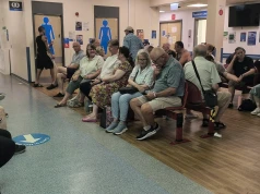Larwy w ranach i śmierć z upału. Dramatyczne relacje pacjentów i personelu szpitali NHS