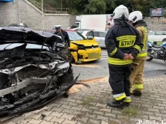 Potężne korki w Jeleniej Górze po zderzeniu dwóch aut na ruchliwym skrzyżowaniu