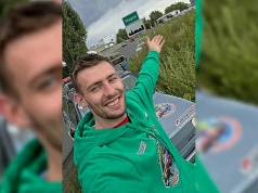 Maluchem podróżuje przez świat. Ostatnio odwiedził Słupcę.