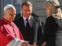 73-letnia Brigitte Macron w czerni na spotkaniu z papieżem. Odważnie zrezygnowała z tradycji