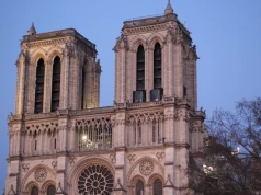 Papież w katedrze Notre-Dame: w tym miejscu bije serce narodu