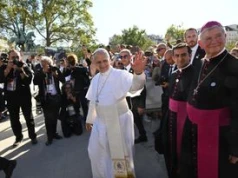 "Polityczny etap". Burza we Francji po wystąpieniu papieża