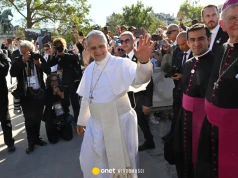 Leon XIV w Paryżu. Francuskie media piszą o "ofensywnym" przemówieniu papieża