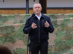 Nawrocki ubolewa nad Polakami bez broni. Sam "szczęśliwie" należy do 1 procenta