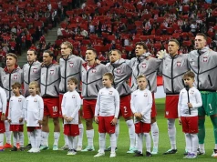 Poruszające sceny tuż przed meczem Polska - Bośnia. Kibice i piłkarze mieli łzy w oczach