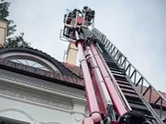 „POWIAT 26” w Chrzęsnem. Służby ćwiczyły pożar po akcie dywersji i ewakuację dzieł sztuki
