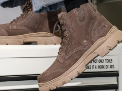 Koniec z plamami na zamszu. Proste sposoby na piękne buty i torebki