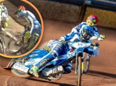 Żużel. W Anglii znów to zrobili! Kopnął motocykl rywala pod taśmą! (WIDEO)
