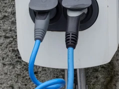 Jakie udogodnienia warto mieć, posiadając auto elektryczne?