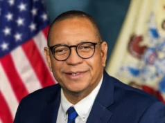 Wicegubernator New Jersey podał się do dymisji. Na odchodne zagrał „kartą rasizmu”