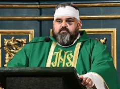 Poruszające sceny w Jarosławiu. Ranny ksiądz stanął przy ołtarzu