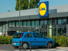 Nowe zasady na parkingach Lidla. Klienci nie muszą pobierać biletu i instalować aplikacji