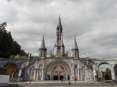 Papież Leon XIV odprawił mszę w Lourdes. 150 tysięcy wiernych