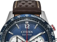 Granatowa tarcza, perforowana skóra i Eco-Drive. Citizen znalazł dobry przepis na chronograf