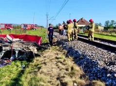 Czarna seria na polskich torach. Samochód wjechał pod pociąg, jest ofiara