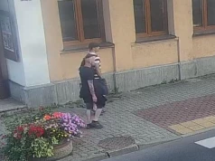 Obrali sobie łatwy cel: dwóch młodych mężczyzn napadło na staruszkę na cmentarzu