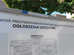 Wybory prezydenta Krakowa. Starszy mężczyzna podarł kartę do głosowania i wyrzucił ją do kosza