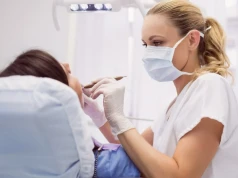 Implant nie zawsze można wszczepić od razu. Prof. Dominiak: dużo zależy od organizmu pacjenta
