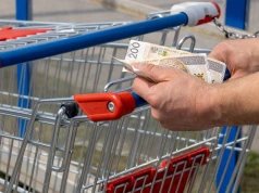 Zacznie się w poniedziałek. Znany sklep mocno obniża cenę mięsa, kilogram za 7,99 zł