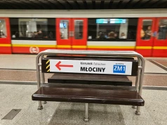 W warszawskim metrze pojawiły się nowe oznaczenia. Pasażerowie powinni wiedzieć, dokąd prowadzą