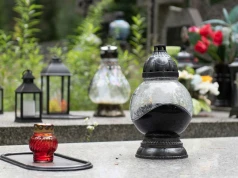 Nawet 800 zł za znicze na Wszystkich Świętych. Sprawdziliśmy, Ile kosztują zakupy przed 1 listopada