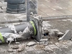 Teraz przed „antyterrorystycznymi” słupkami za 6 mln zł ustawiono… barierki