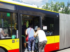 Emerytom wystarczy dowód osobisty. Bilety mają za darmo