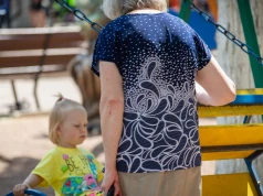 Matka o braku pomocy ze strony dziadków. "Mam żal do swoich rodziców i teściów"