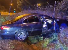 Ponad 2 promile i brak prawa jazdy. 50-latek wjechał w skarpę na obwodnicy