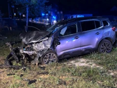 Jechała po pijanemu, rozbiła auto w rowie. Samochód sam wezwał policję
