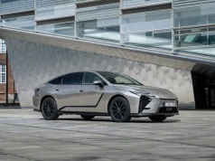Lexus zmienia swoją hybrydę. Pierwszy taki model już trafił do Polski