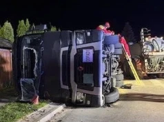 Ciężarówka przewróciła się w Michowie. Jedna osoba trafiła do szpitala
