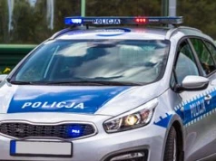 Zderzenie BMW z motorowerem w Staszowie. 63-latek trafił do szpitala