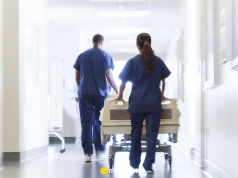 Lekarz zarobił 943 tys. zł w pół roku. OZZL zwraca uwagę na sytuację etatowców